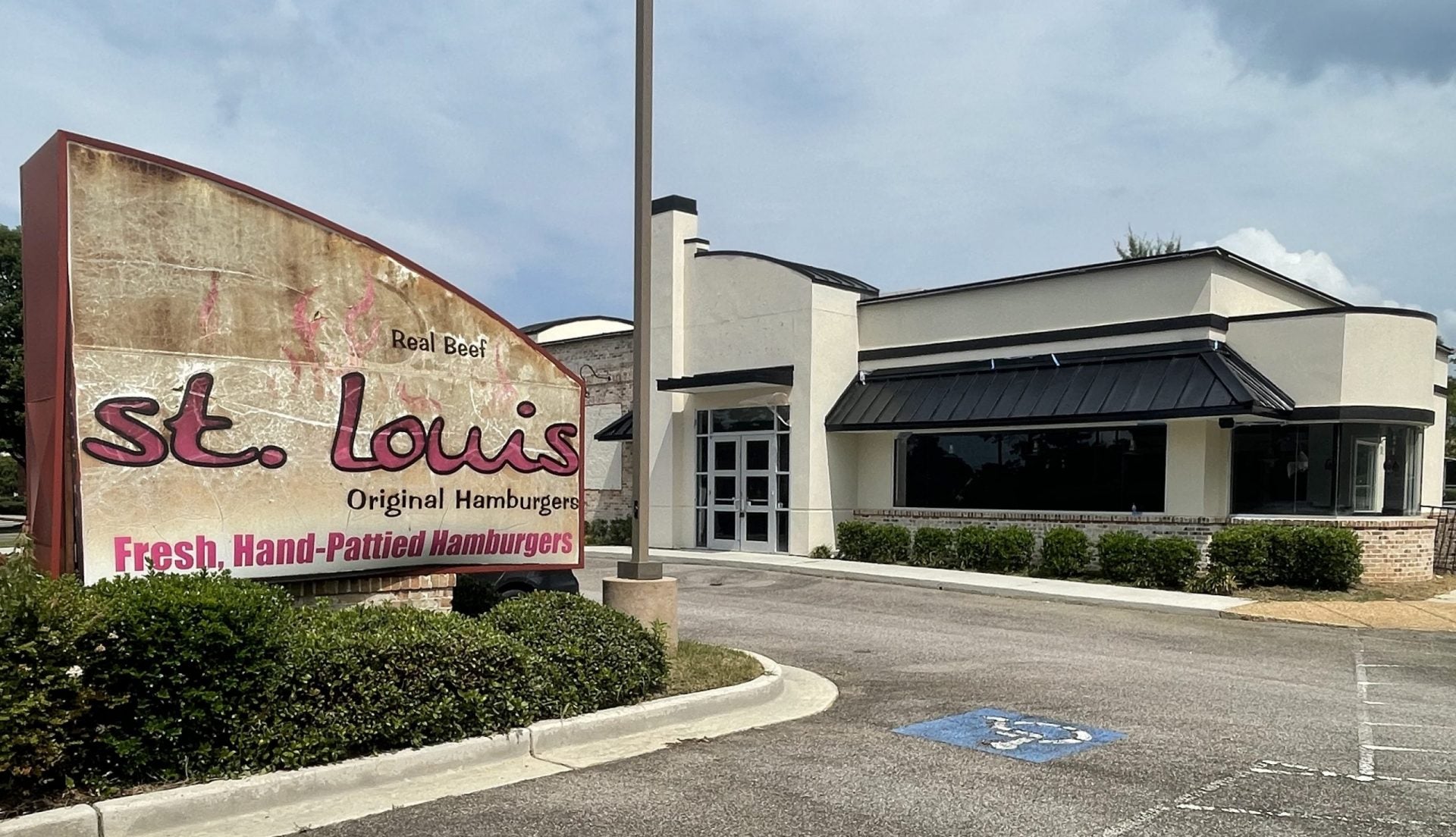 Vacant Restaurant on Furys Ferry Road Leased to Local Chain The