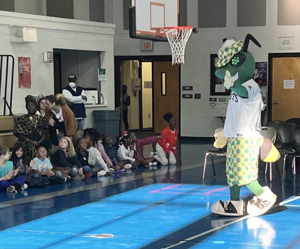 Pro athlete touts importance of reading to local elementary school ...