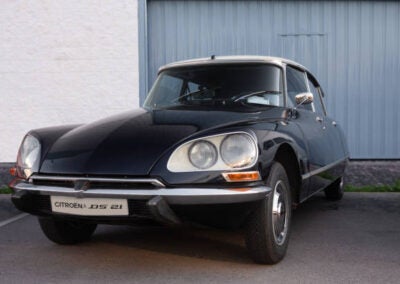 Cartes, Spain - October 16, 2021: Classic Car Show. Citroën DS 21 Photo by iStock.also nicknamed Jaws, is a vehicle produced by the manufacturer Citroën between 1955 and 1975 Futuristic design and innovative technology.