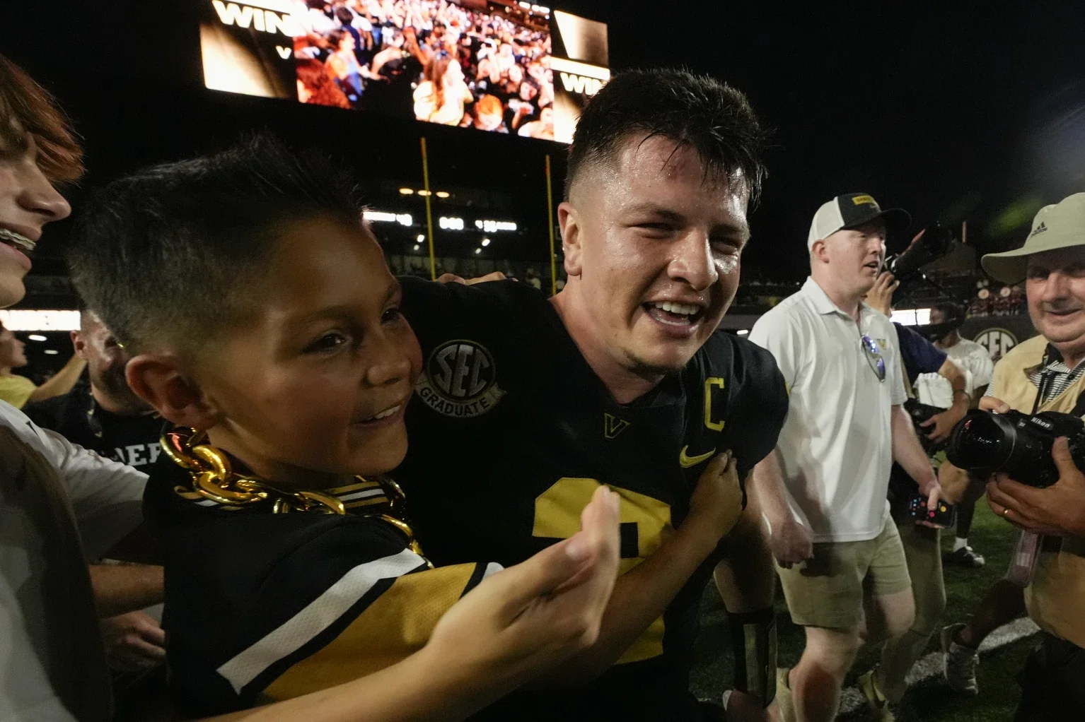 College football picks: No. 25 Vanderbilt, No. 24 Navy get chances 