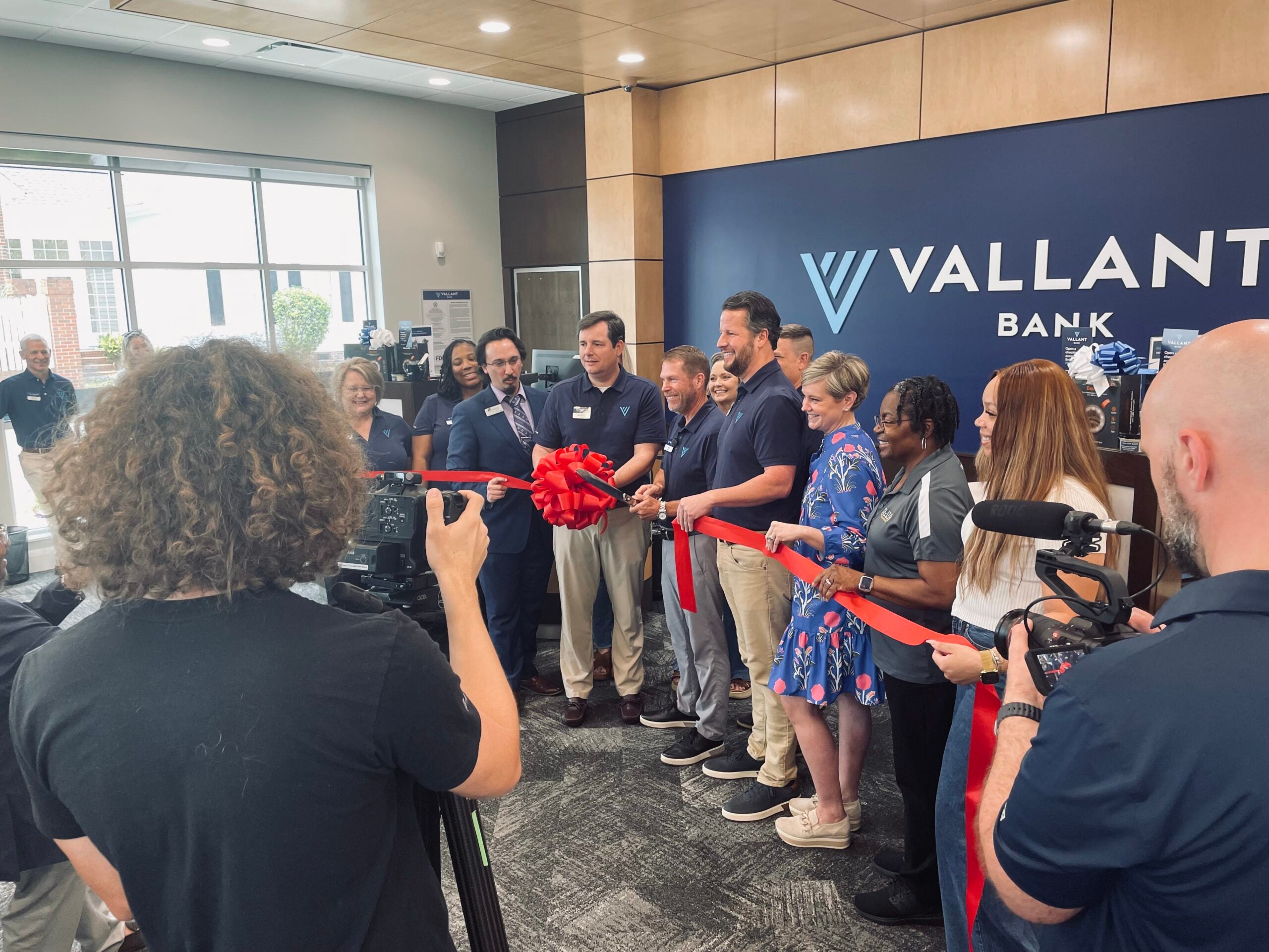 Vallant Bank, formerly Pinnacle Bank, hosts grand opening of Peach Orchard Road branch