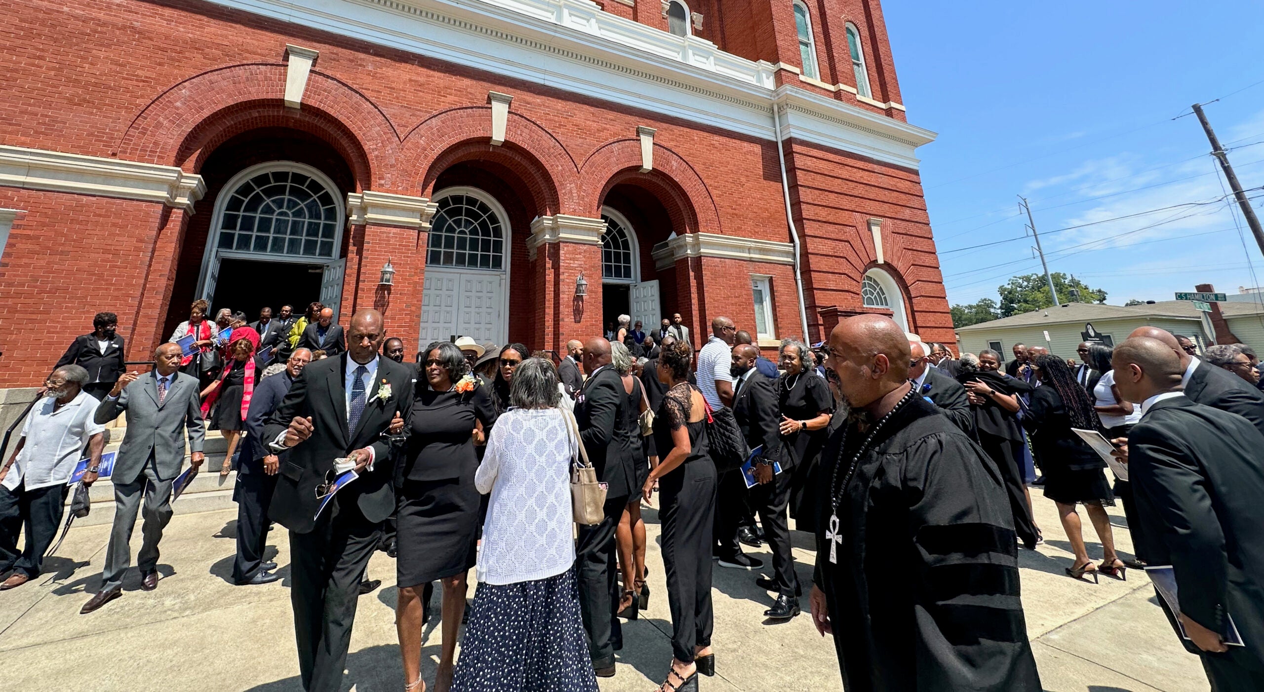 Hundreds gather to honor Charles Walker